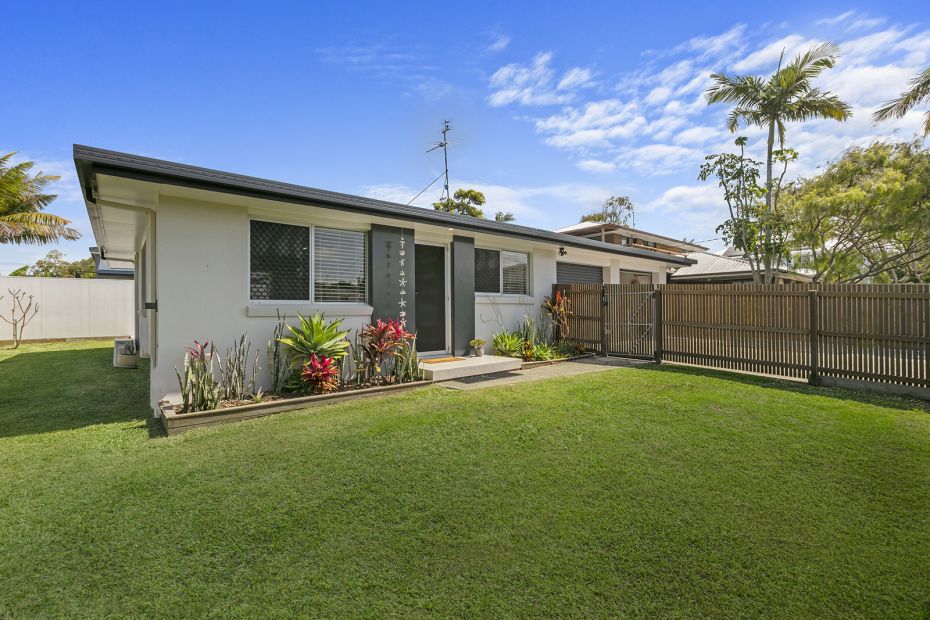 2 Sutherland Street, Dicky Beach, Qld 4551