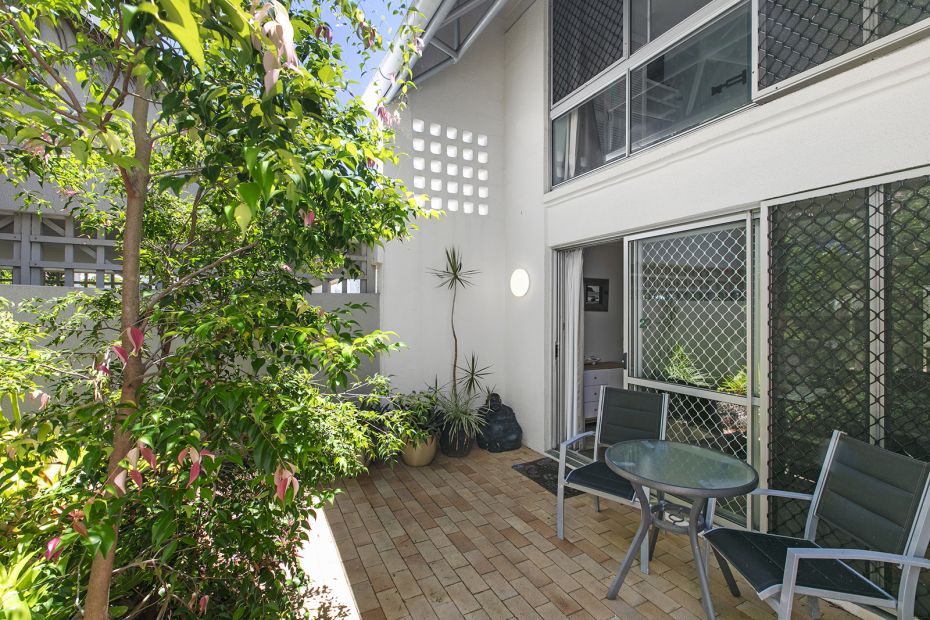 2/1 Bryce Street, Moffat Beach, Qld 4551